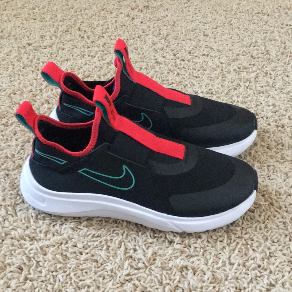 Nike Kids Black Slip-On Sneakers